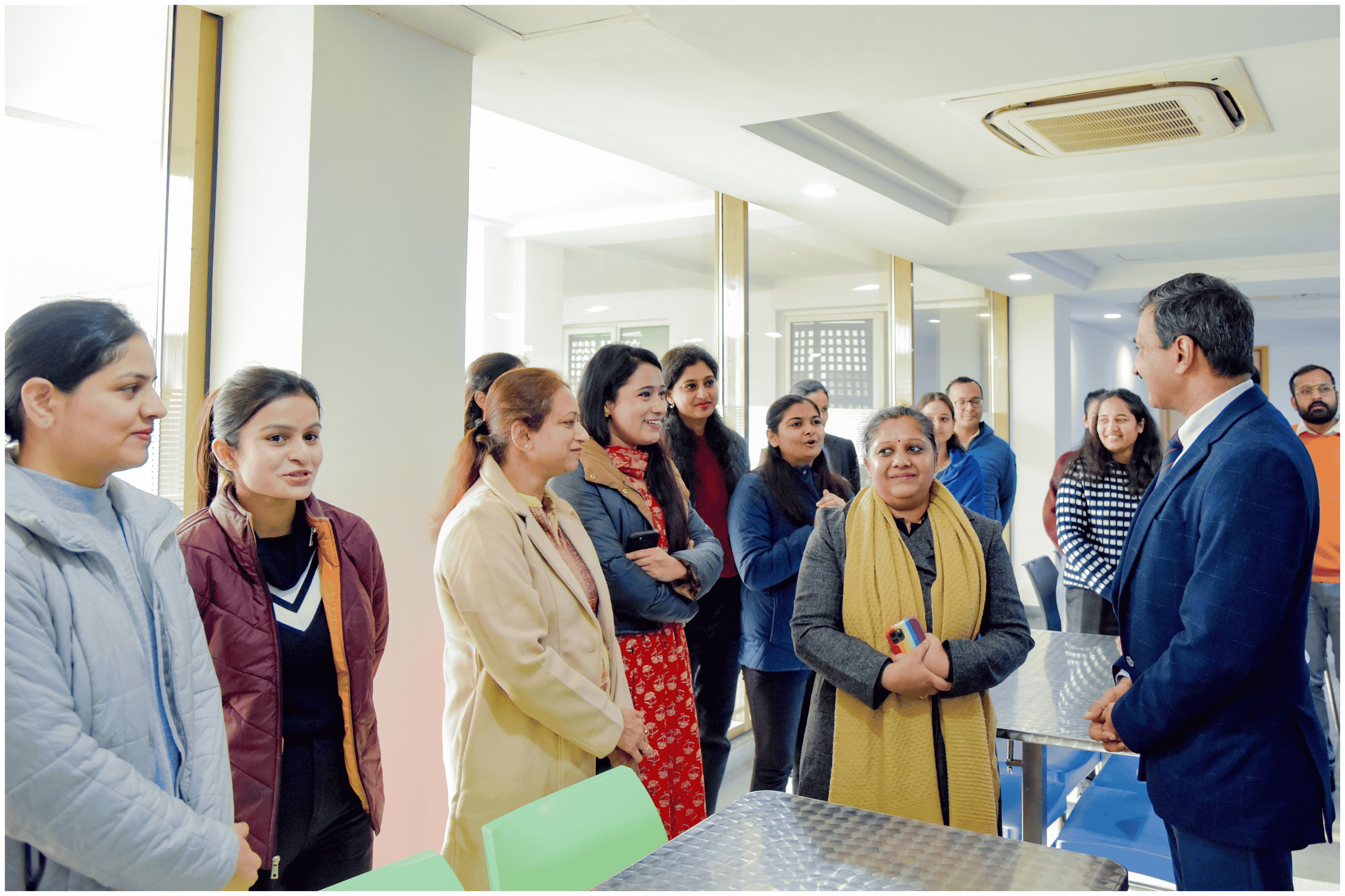 NHSRCLના મેનેજિંગ ડિરેક્ટરે ડિરેક્ટરો અને વરિષ્ઠ અધિકારીઓ સાથે મળીને 2 જાન્યુઆરી 2025ના રોજ NHSRCL પરિવારને નવવર્ષની હાર્દિક શુભેચ્છાઓ પાઠવી